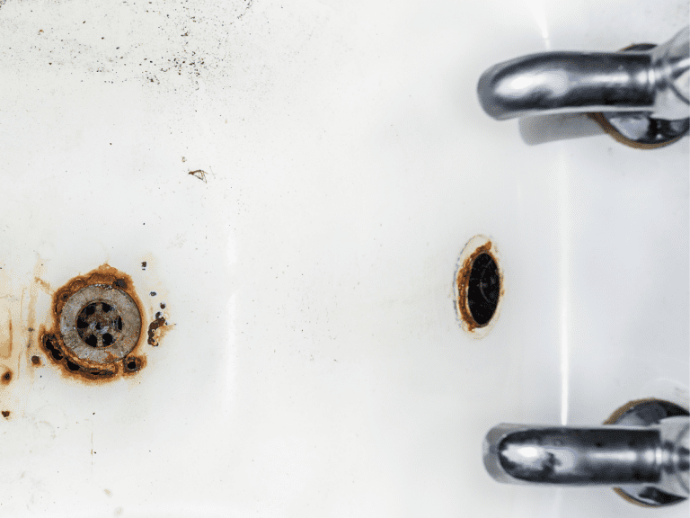 Image of a damaged enamel bath.