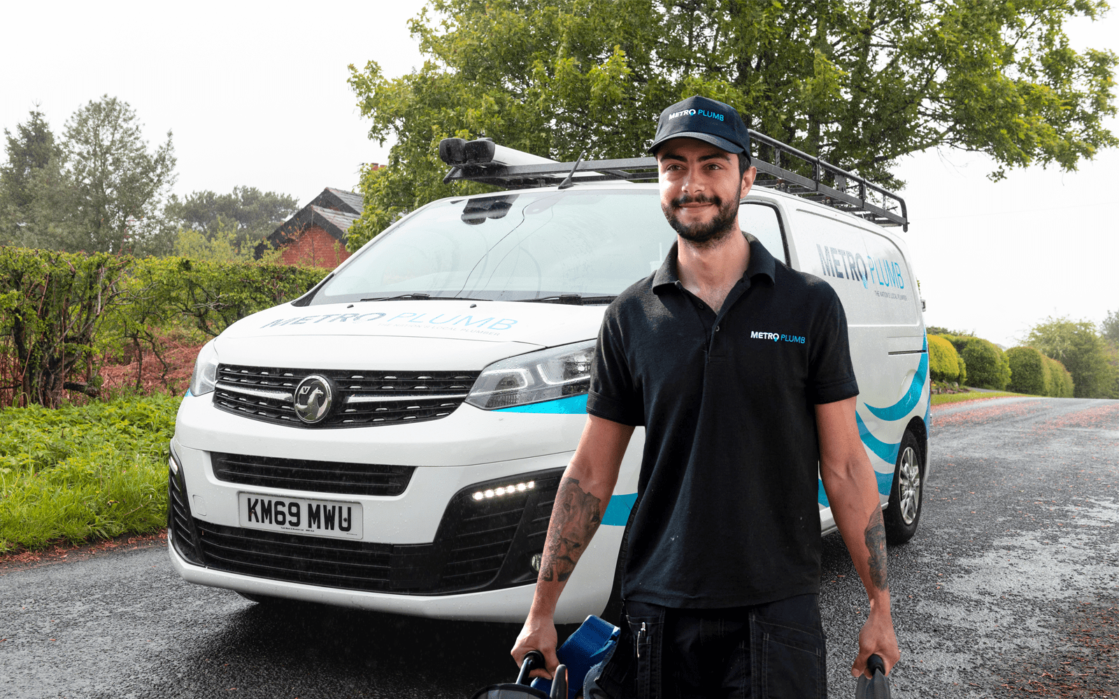 Metro Plumb plumber arriving on-site